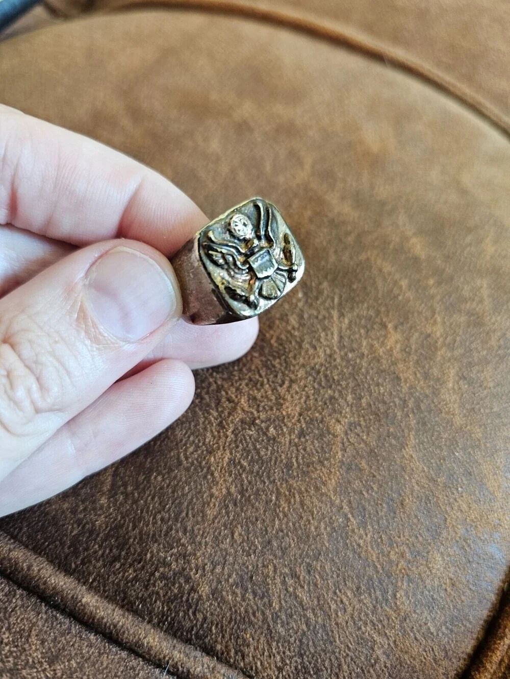 Vintage Mens Sz 8.5 military or heritage coat of arms Signet Ring